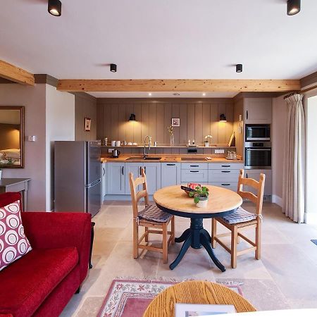 Luxury Lodge @ Ewen Barn - Private 5* Retreat Сайренсестер Екстер'єр фото