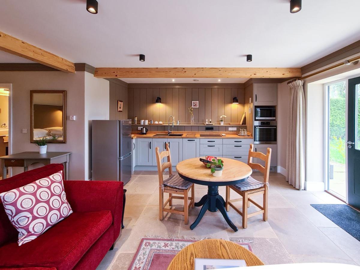 Luxury Lodge @ Ewen Barn - Private 5* Retreat Сайренсестер Екстер'єр фото